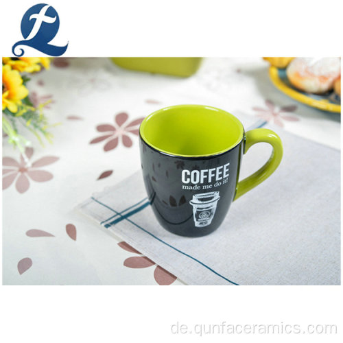 Handgefertigte Kaffeetasse aus bemalter Keramik mit individuellem Logo